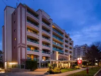 Best Western Plus Inner Harbour Hotels near Laurel Point