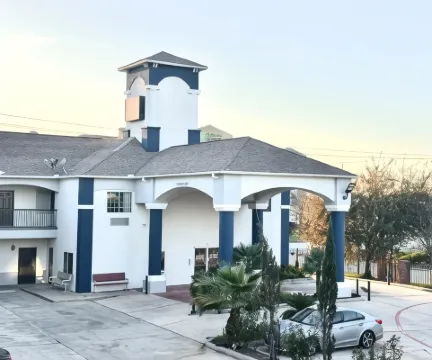 Crystal Inn - Garth Rd