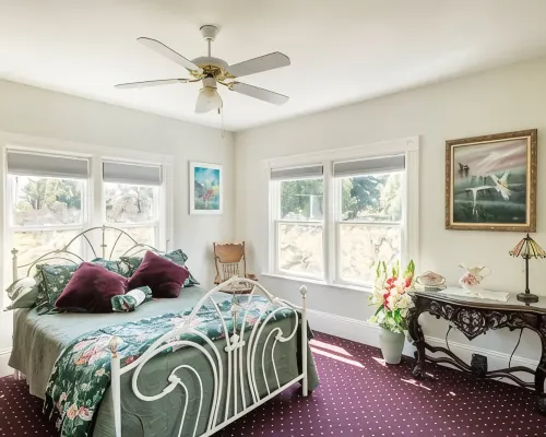 "The Hollies" Wine Country Victorian Farmhouse Hotels in Occidental