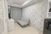 Grey Toned 1BR Apartment Tamansari Skylounge Makassar By Travelio - Apartments
