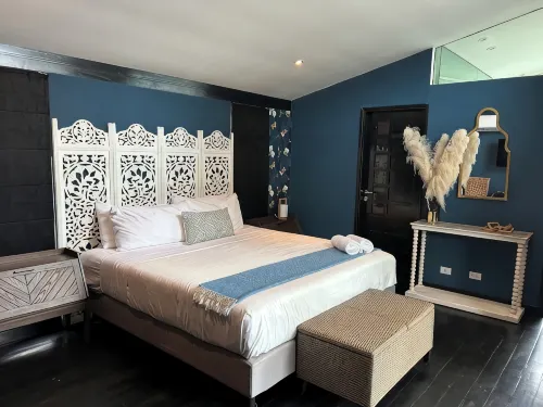 Artistically designed villa in the heart of Tamarindo, private pool, beach close