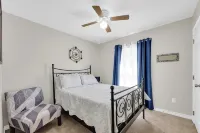 Sleeps 10  Game Room + Pool Table  Truck Parking - Wifi
