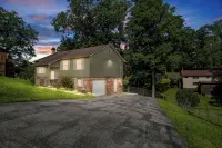 5 Min to Summersville Lake I Hot Tub I Game Room I Grill I Fire Pit - WiFi
