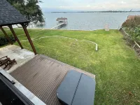 Beautiful Lakefront House with Amazing Views -  Habitaciones en casas particulares