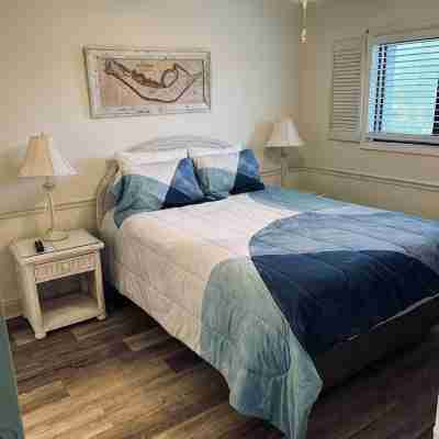 Charming waterfront 2-bedroom condo on Sanibel Island! Rooms