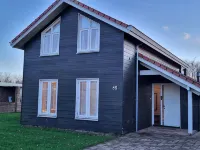 The Black House - Luxurious Holiday Villa in Zeewolde. Ξενοδοχεία στην πόλη Zeewolde