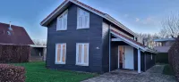 The Black House - Luxurious Holiday Villa in Zeewolde. โรงแรมใน