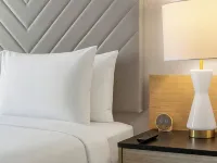 Garden Hotel & Resort Hotels near Vista Park