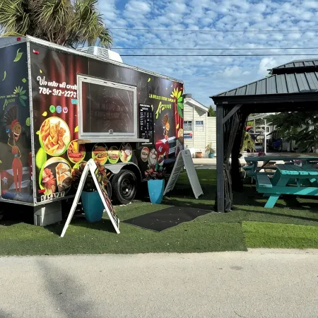 Cozy 1-bedroom mobile home with AC, WiFi in enchanting Key Largo