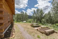 Cozy 2-bedroom cabin in a lovely slice of heaven in Hesperus off Cherry Creek Rd