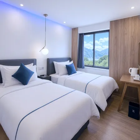 Summer Zhiweizhi Inn (Daocheng Yading Visitor Center)