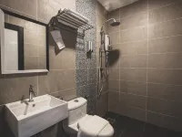 V3 Hotel & Residence Seri Alam Hotel di Masai