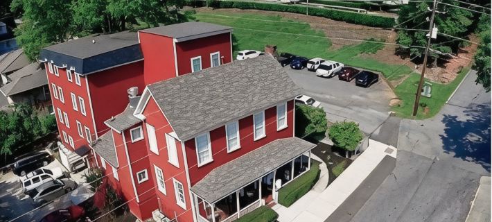 The Dahlonega Square Hotel & Villas Отели в г. Лампкин