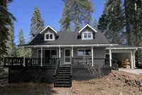 Lake View Cottage in Lake Almanor Country Club!