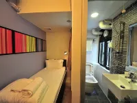 Log Inn Hotels near أوشن تيرمينال