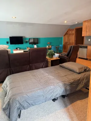 Spacious studio with AC and WiFi in charming Durham