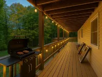 Hot Tub + Pool Table + Resort Access + Fast Wifi Hotels in Campton