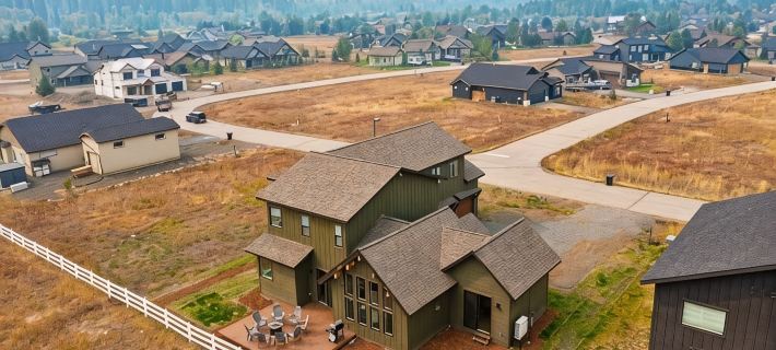 Brand New 3600 SF 3-Primary Suite Mountain Getaway Hotels in McCall