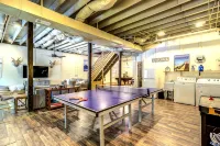 On 7 Acres, Sleeps 16, Huge Gameroom, Hot Tub, Near Slopes