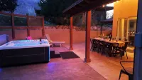 SG1 Stunning Views + Private Hot Tub - Charming Moab Retreat - Near Arches Park - Kylpyammeita