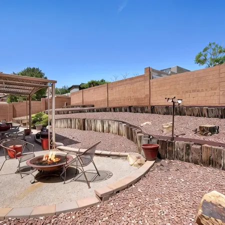 Casa Herradura: Desert Charm Near Petroglyph Trails, in Albuquerque's Westside.