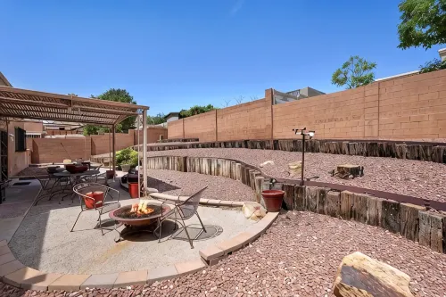 Casa Herradura: Desert Charm Near Petroglyph Trails, in Albuquerque's Westside. - Bungalows