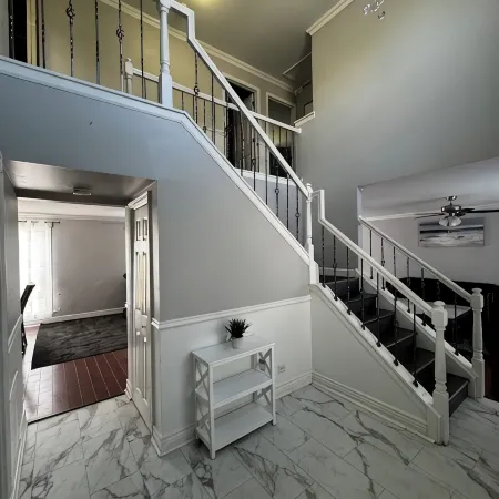 Modern Suburban Oasis- 14 guest House. Family Friendly! Ξενοδοχεία στην πόλη Elgin
