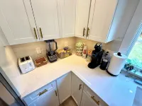 Modern 4BR Escape • w/ Jeep Wrangler • Near Town • Patio, Fire Pit & Hot Tub