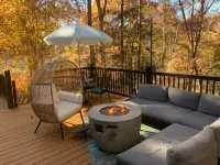 "Retro Retreat" Lakefront House - Wifi