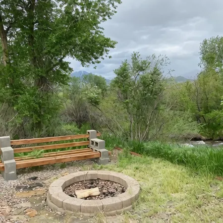 Charming 4-bedroom house on the creek in peaceful Sheridan