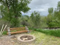 Charming 4-bedroom house on the creek in peaceful Sheridan - 3-Star