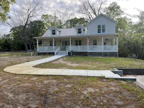 On The New River Newly Renovated 3 bedroom, 1 loft 3.5 bath and dock