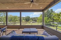 Sleeps 12, Kayaks, Private Dock, Large Yard + More - 4-Star