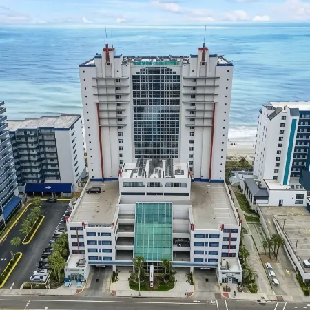 Beachfront, spacious 4-bedroom condo with WiFi, AC in phenomenal Myrtle Beach