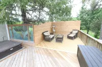 Charming Mountain Retreat Lg Mod/Kit on Stream/Fire-pit/Hot Tub - Boutique