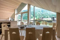 A beautiful wood and glass chalet at the edge of the Forest