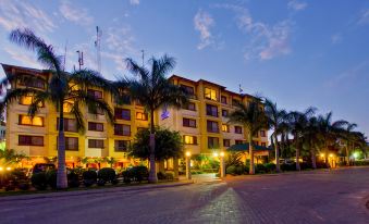 Sea Cliff Court Hotel & Luxury Apartments