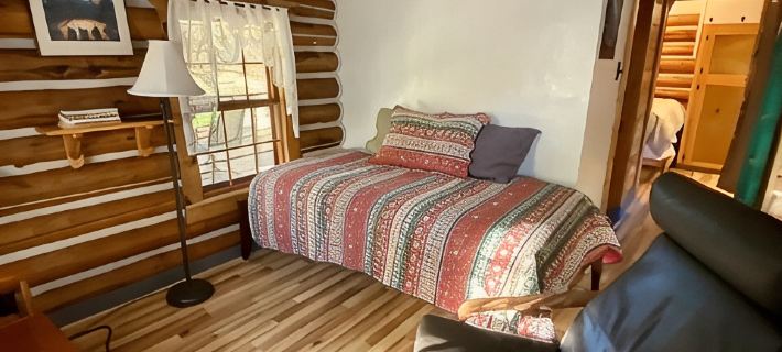 Crabapple Cabin-Secluded Cabin on the Banks of the Yellowstone River Hotels in Pray