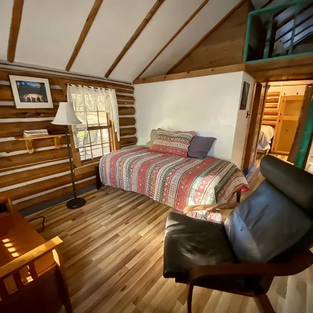 Crabapple Cabin-Secluded Cabin on the Banks of the Yellowstone River