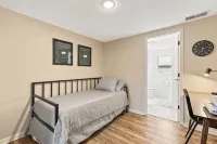 East Lansing 2Br Steps from MSU — Private Patio - Boutique