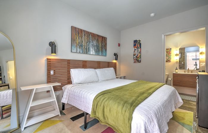 Hotel- Middle of Downtown Bristol, TN. Best location with Reserved Parking