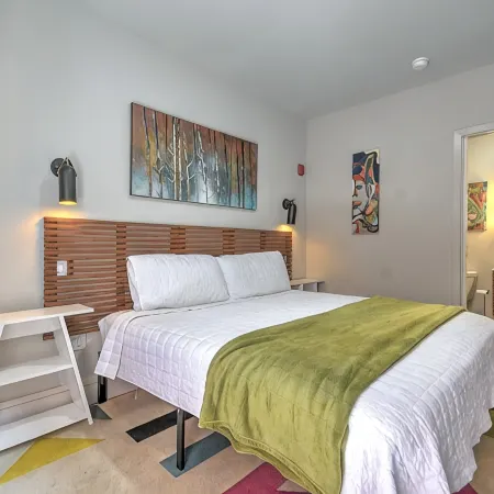 Hotel- Middle of Downtown Bristol, TN. Best location with Reserved Parking