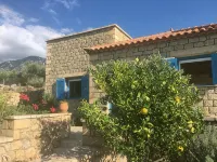 Mikros Pyrgos: All-season Getaway, Private Pool, Fabulous Sea &  Mountain Views - Mountain view