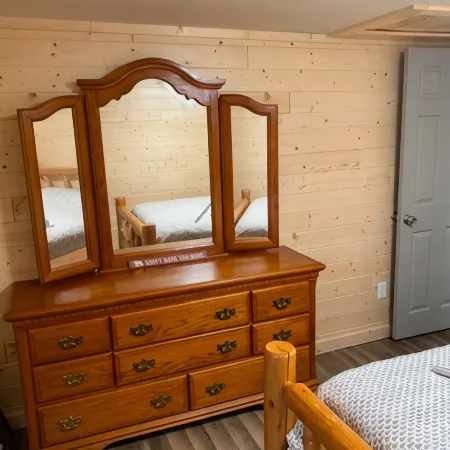Cozy 2-bedroom cabin near endless trails. Family and pet friendly. Fire pit & AC