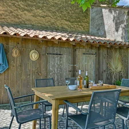 La Maison des Vendangeurs , Gîte with swimming pool and bicycles