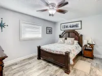 Waterfront Oasis w/ Heated Pool & Tiki Bar-Kayaks-Close to Springs - Balkoner