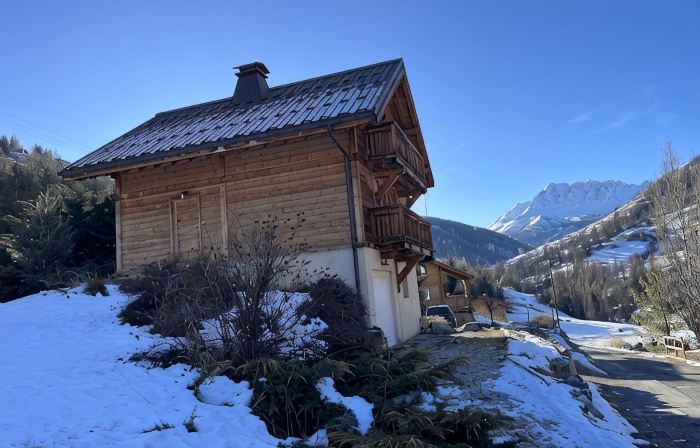 Luxury chalet 160 m2 for 10 people, shuttle bus at 50m, 3mn from the lifts