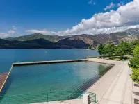 Charming, modern log cabin, steps to the lake. Bright & spacious. Ideal escape! Hotels in Manson