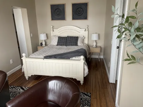 Awesome 3 Bedroom River Front Retreat right on the water! - Homestays