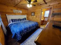 Secluded mountain cabin w. amazing views on 12 acres 3 miles to Blue Ridge Pkwy! - balcony